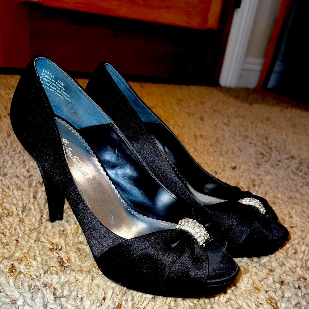 Black High Heel w/Crystal Embellishment Sz 11